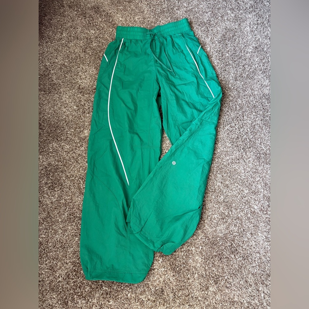 Lululemon Athletica light weight wind track pant size 4